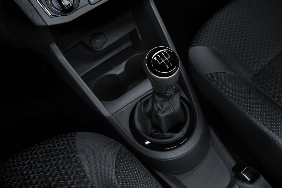 Детали интерьера Volkswagen Gol 5-Door 2016 года  (фото 11 из 23)